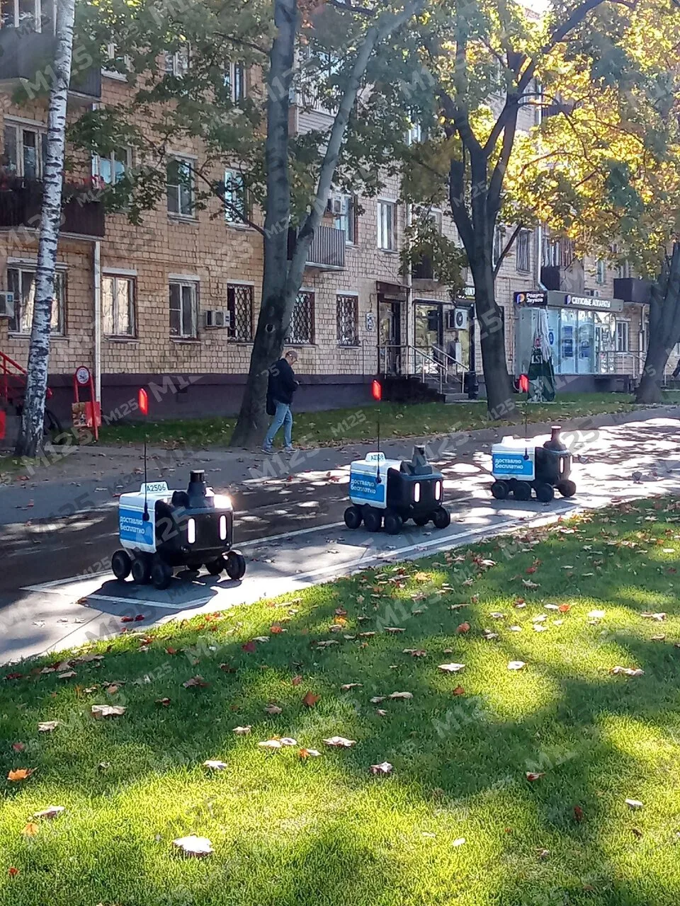 🤖 Парковка наших роверов-доставщиков, которая появилась в конце августа на улице 60 ле...