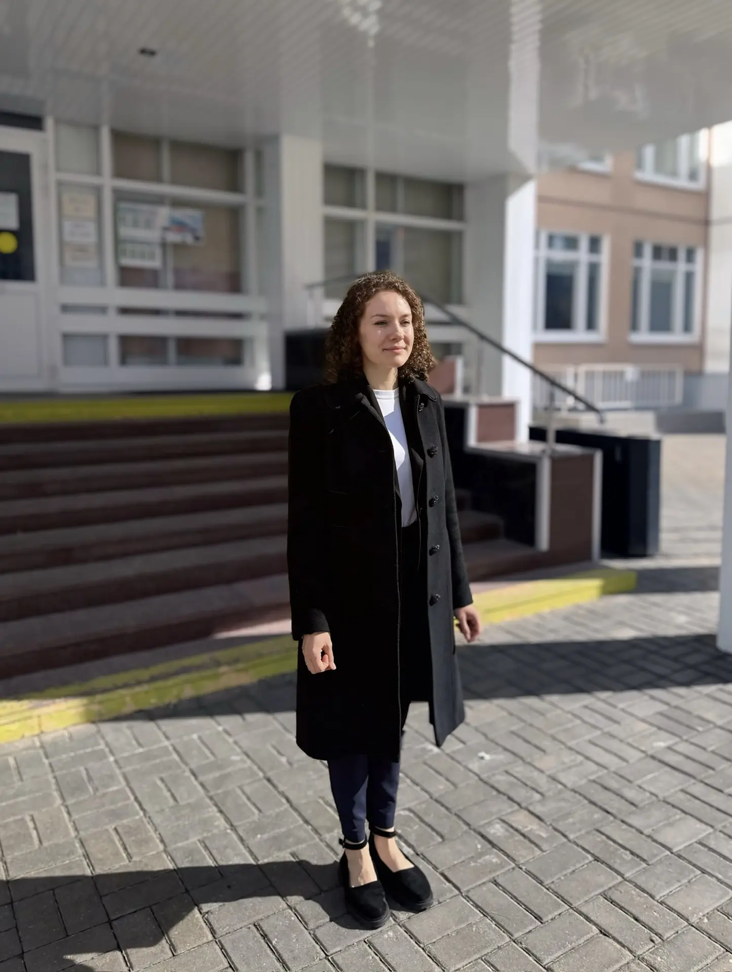 🇷🇺 Новая неделя — новый старт!  Сегодня наша школа снова встречала утро под государственным флагом Р