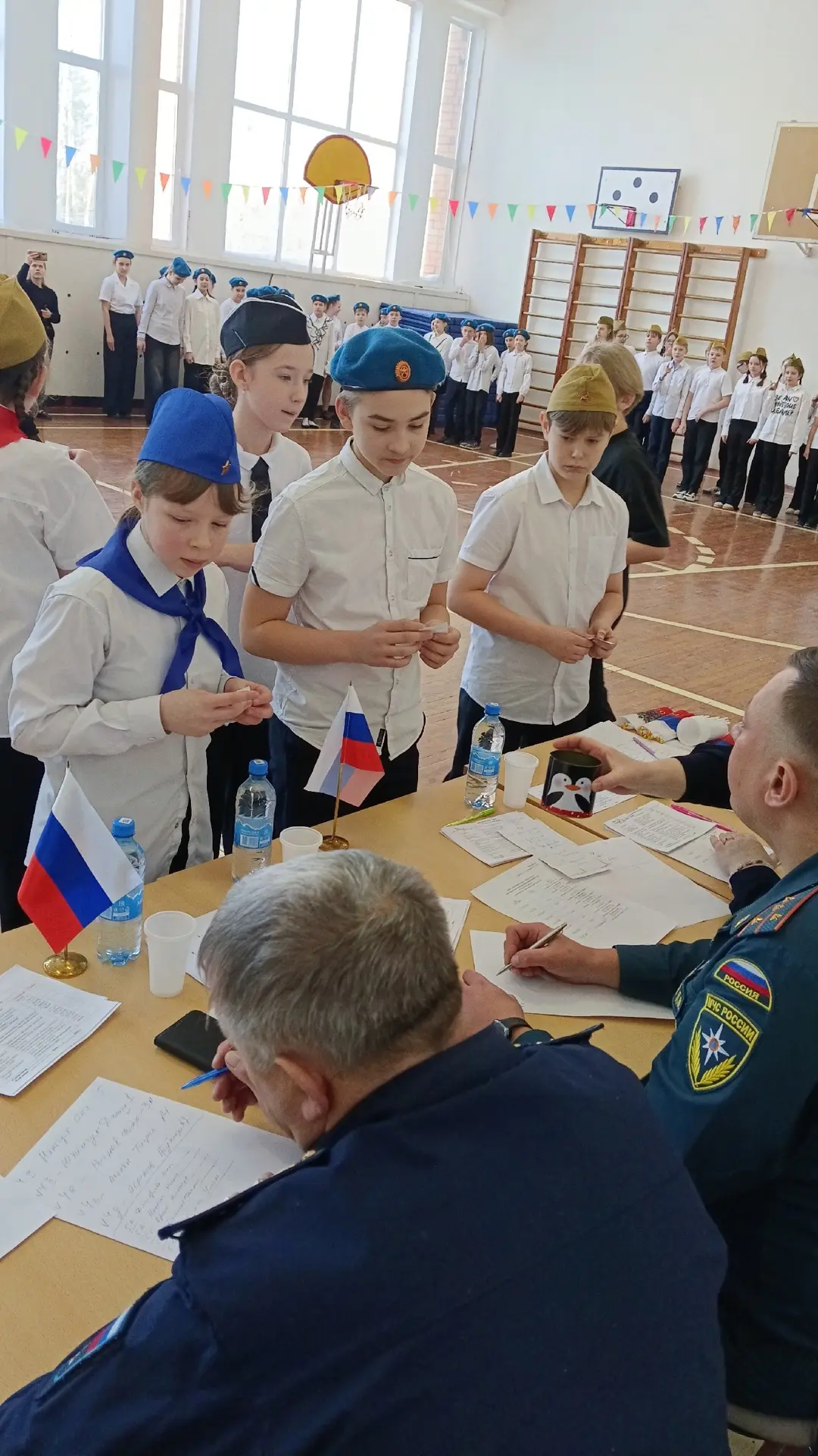 Продолжаем делиться фотографиями со смотра строя и песни посвященного Дню защитника Отечества!