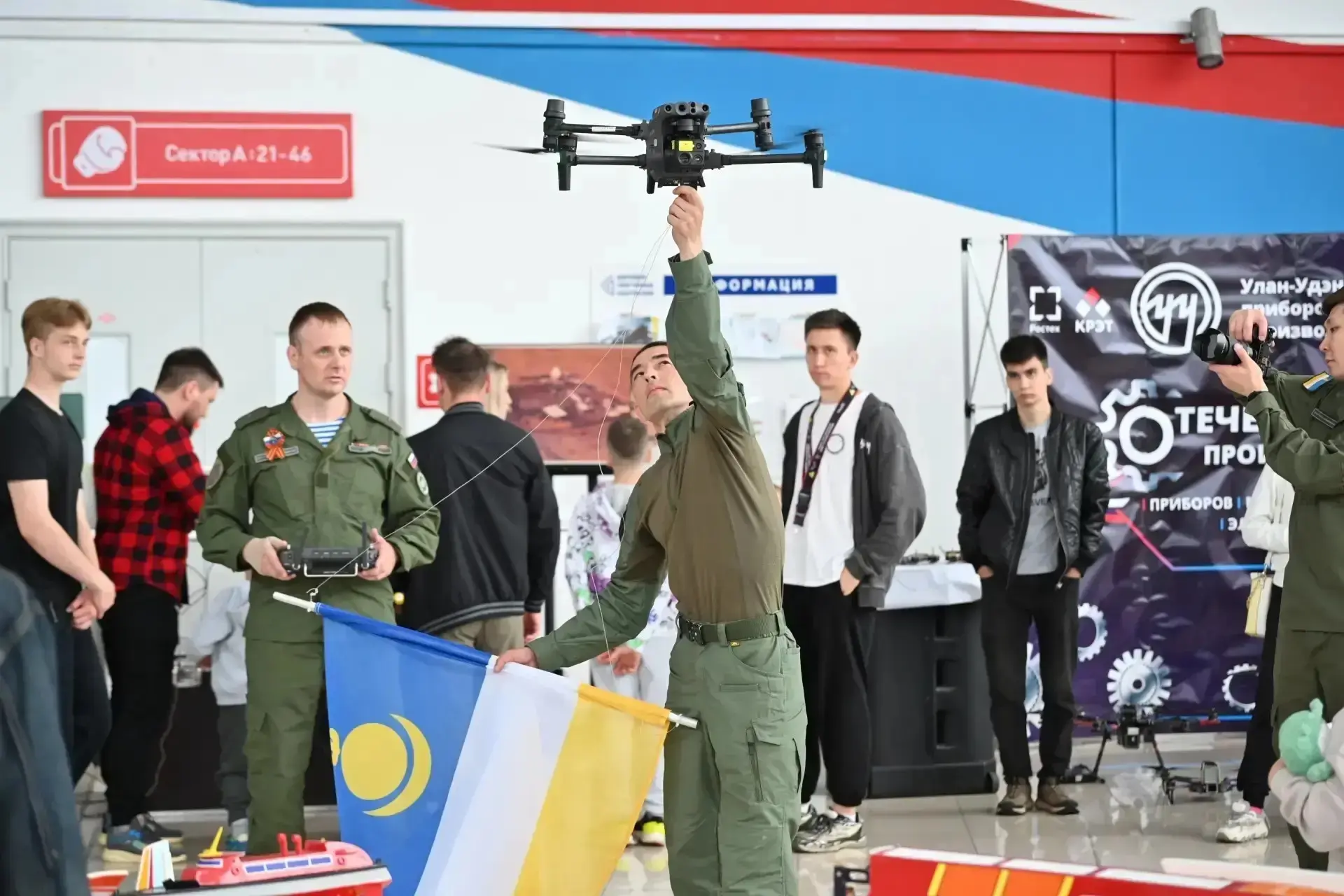 🚁 Сотни участников собрал первый фестиваль дронов в Улан-Удэ

Первый республиканский фестиваль «Дро