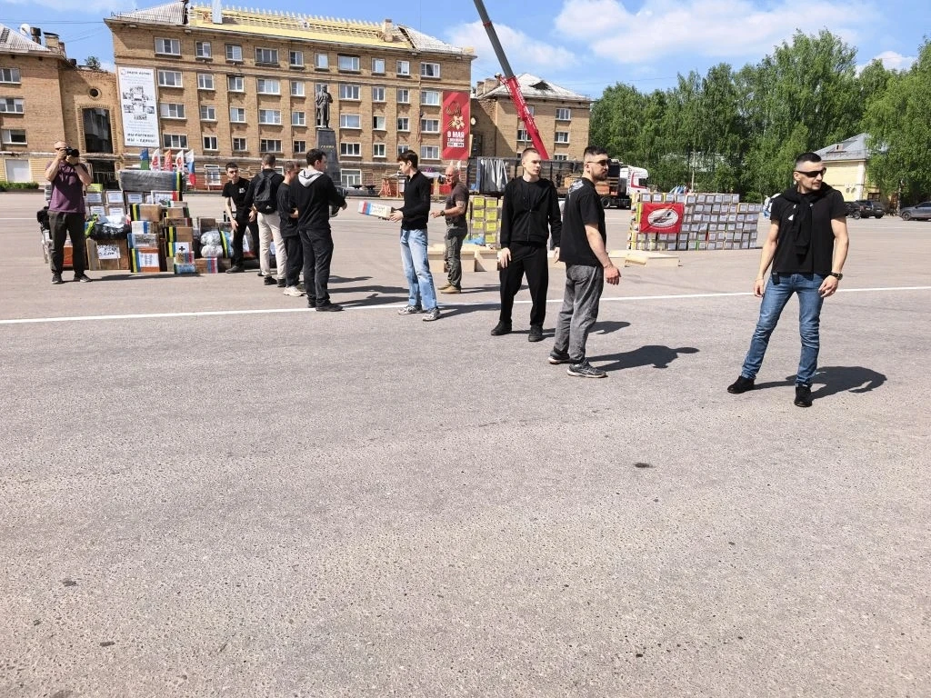 УГТУ принял участие в погрузке помощи на передовую

На Первомайской площади Ухты состоялась масштабн
