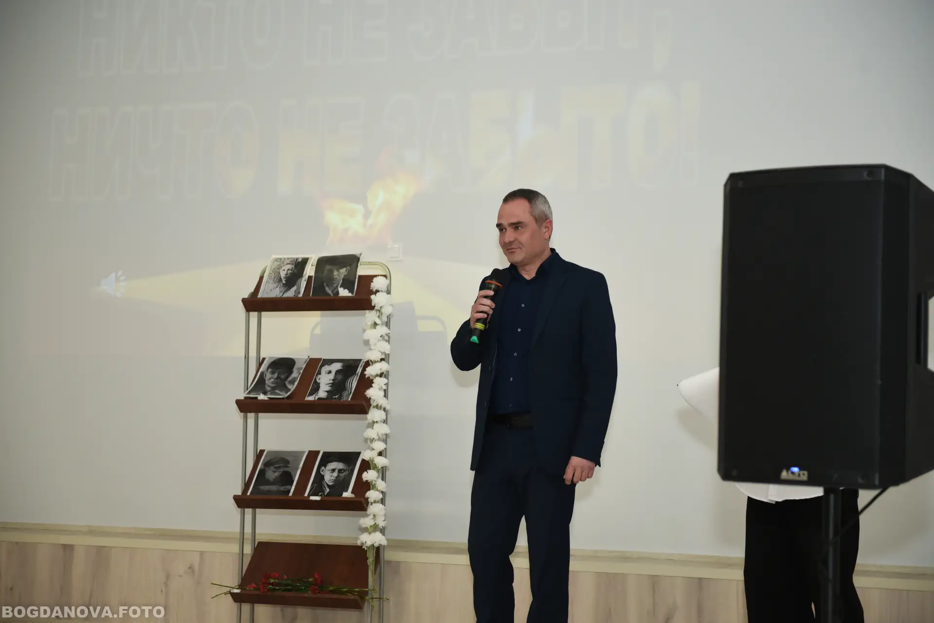 В актовом зале лицея состоялась литературно-музыкальная композиция «Мы будем помнить бесценный подви