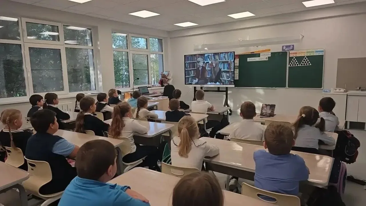 🇷🇺 28 сентября в школах округа прошли очередные занятия из цикла «Разговоры о важном».