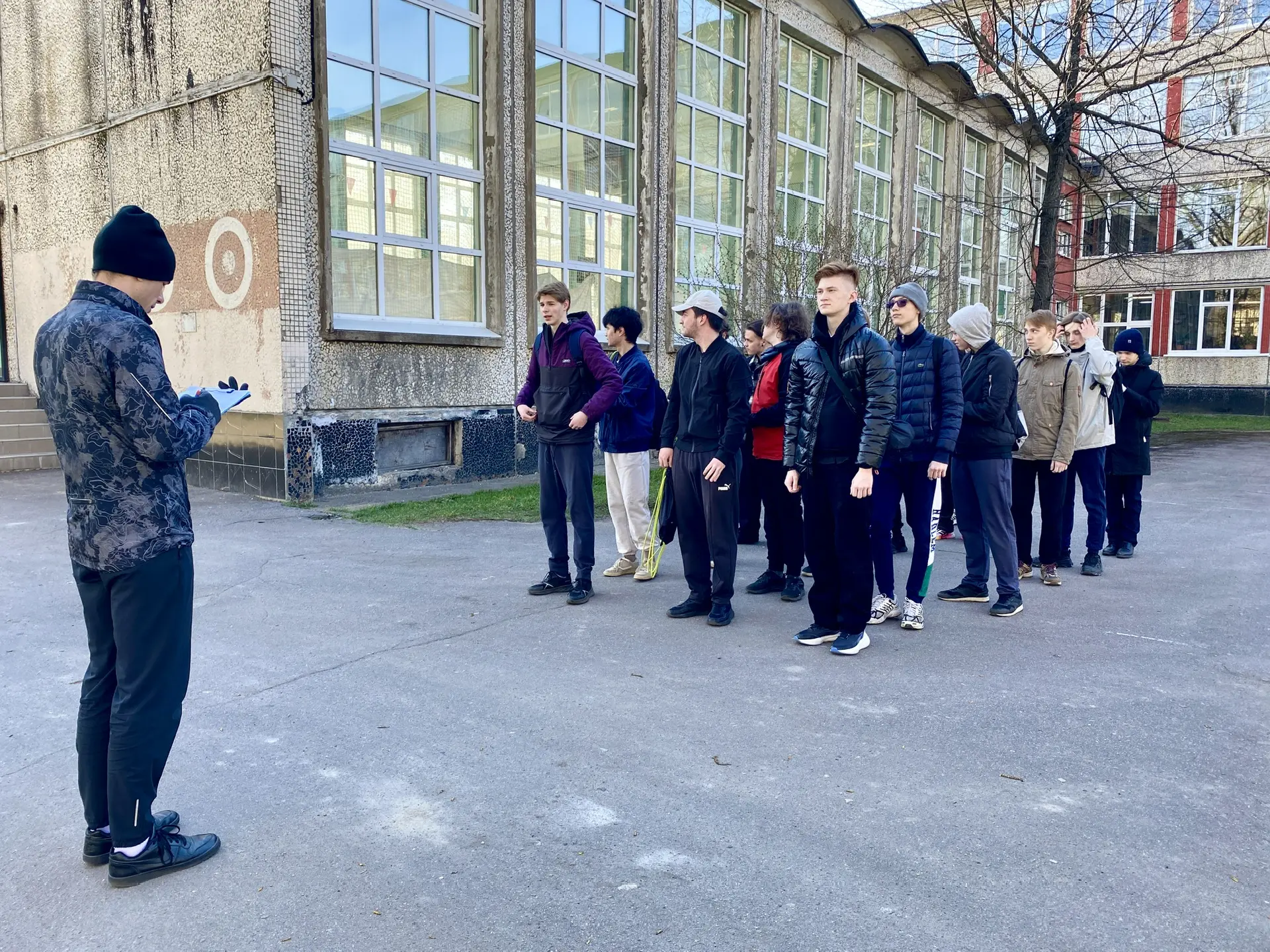 🪖Сегодня третий день учебных сборов для юношей 10‑х классов начался с уже традиционного построения. 