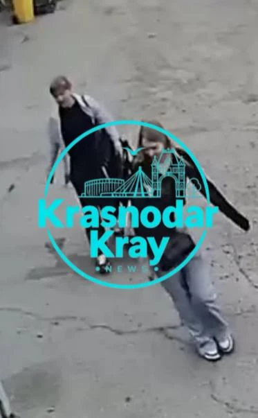 🚨 В Краснодаре с автомойки на улице 40 лет Победы украли детскую коляску