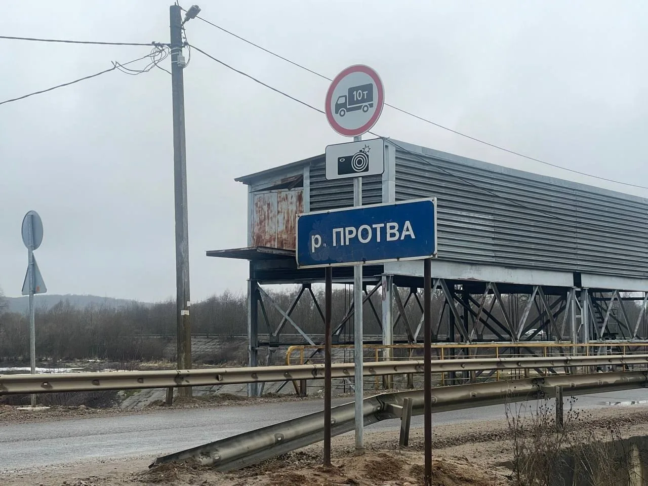 Большегрузы снова пытаются проехать по Боровской плотине

Проблема с движением большегрузов в Боровс