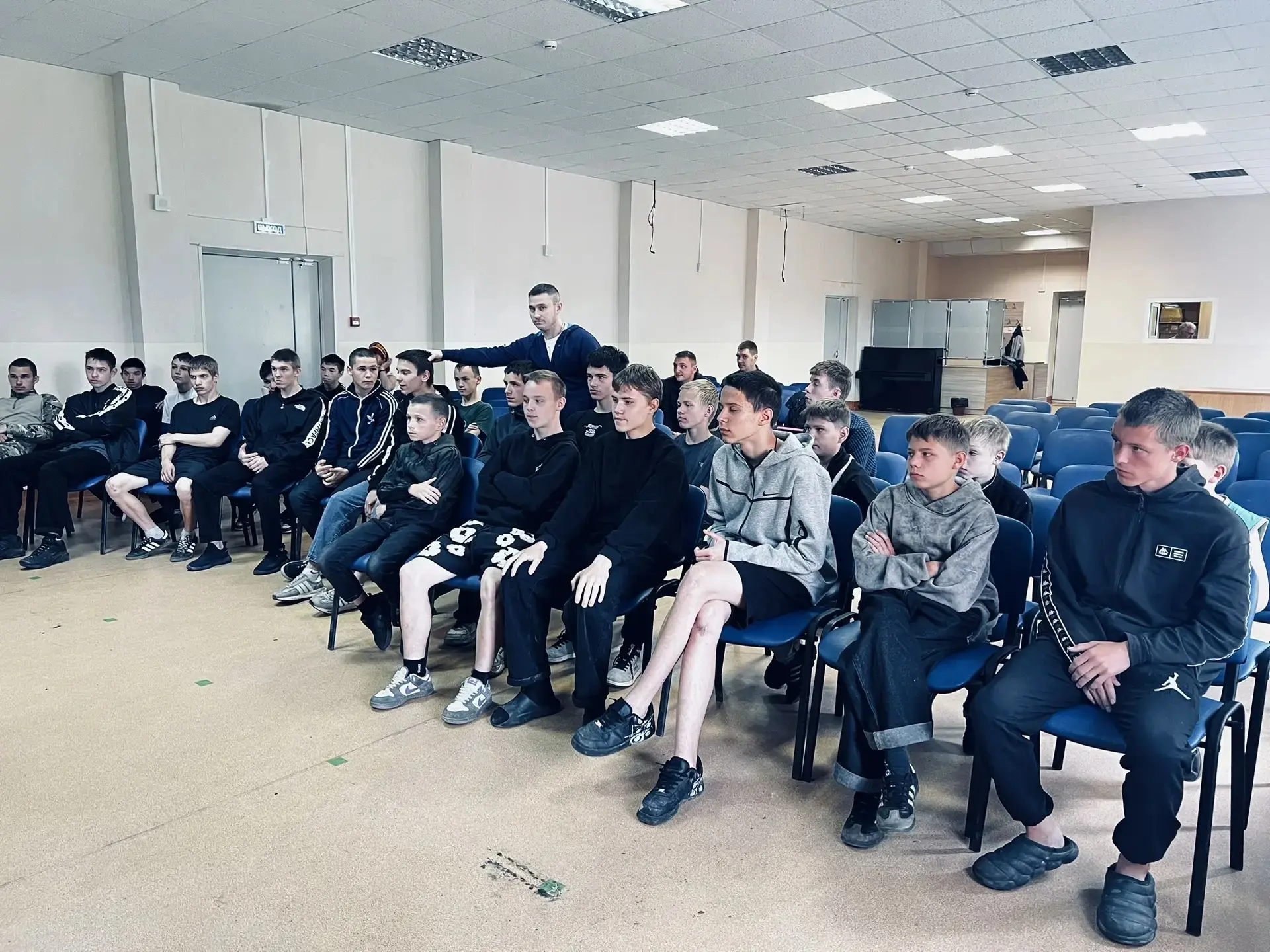 Сегодня в нашем центре с воспитанниками были проведены профилактические беседы на различные темы по 