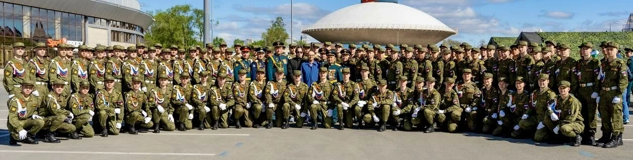 Офицеры и курсанты Военного учебного центра КНИТУ приняли участие в параде в честь Дня ...