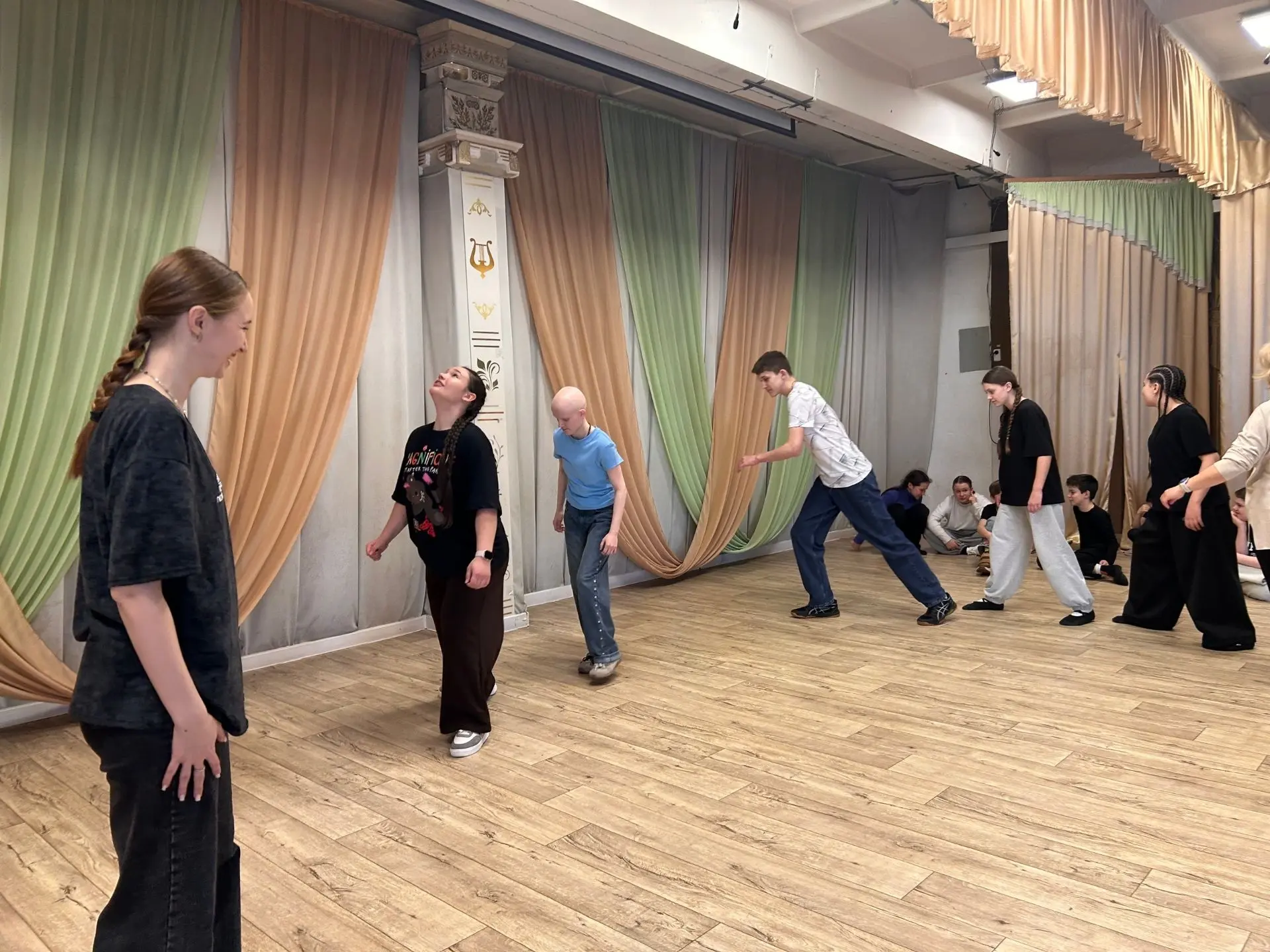 🎭 27 марта — Всемирный день театра.  ✨ День, когда сцена становится ближе, а каждый может почувствов