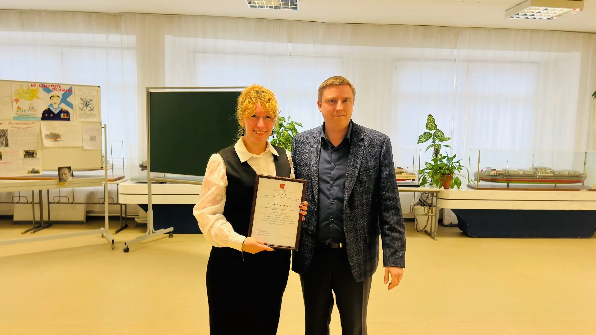 Представители управы Нагатинский Затон поздравили преподавателей Колледжа с Днем работн...
