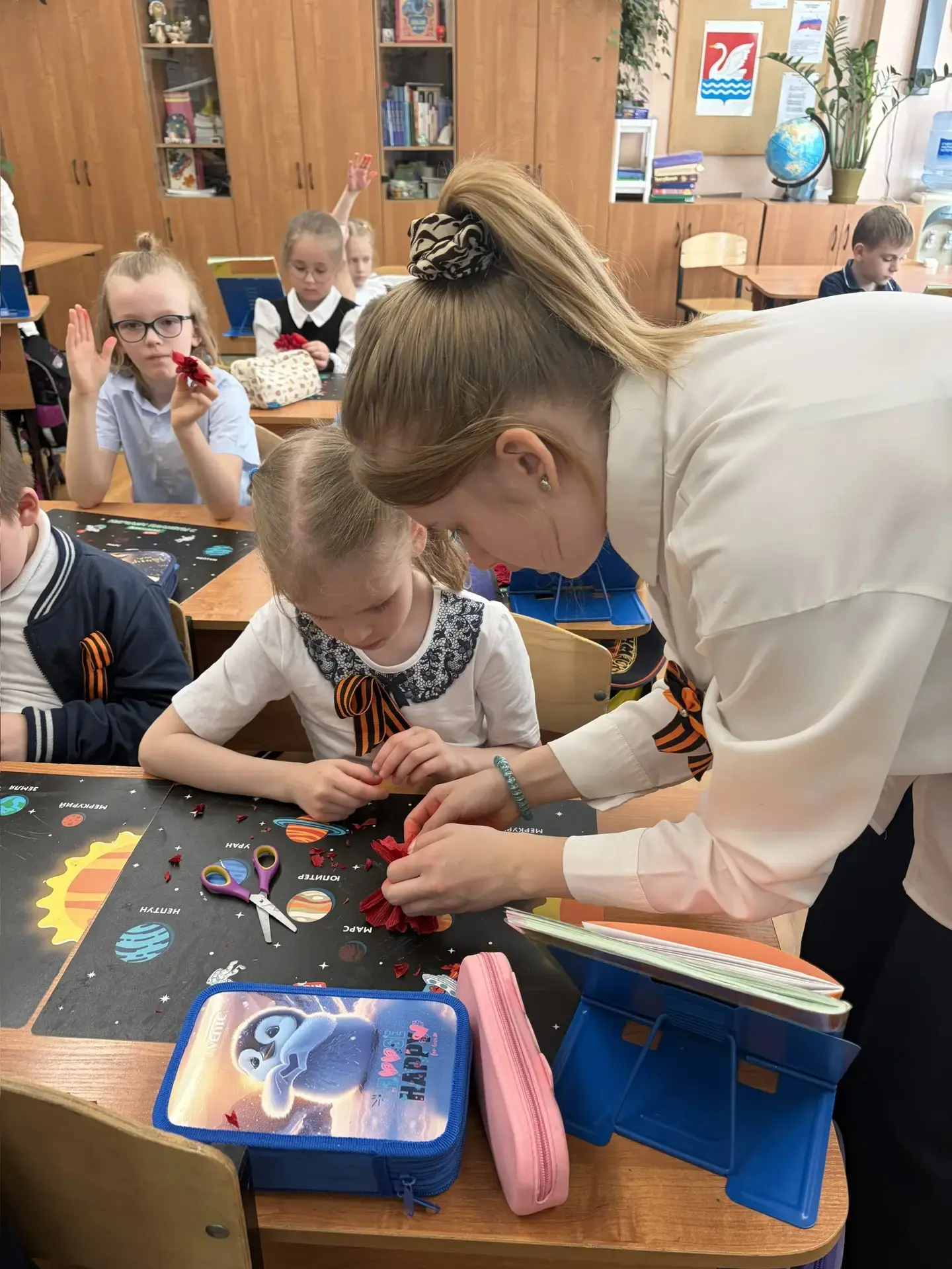 🇷🇺✨ В 1«А» классе МАОУ СОШ №10 прошёл необычный урок! А провела его ученица 8«Б» — Романова Екатерин