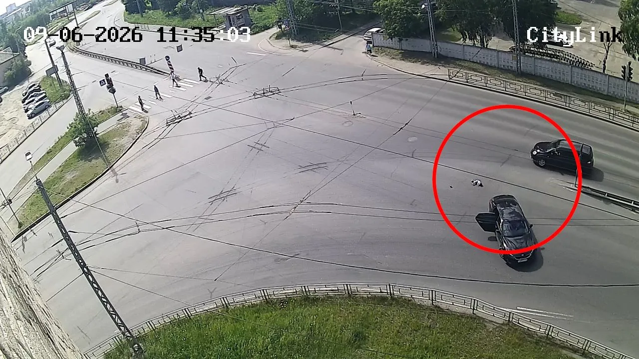 ГИБДД ищет очевидцев: ребенок выпал из автомобиля в Петрозаводске