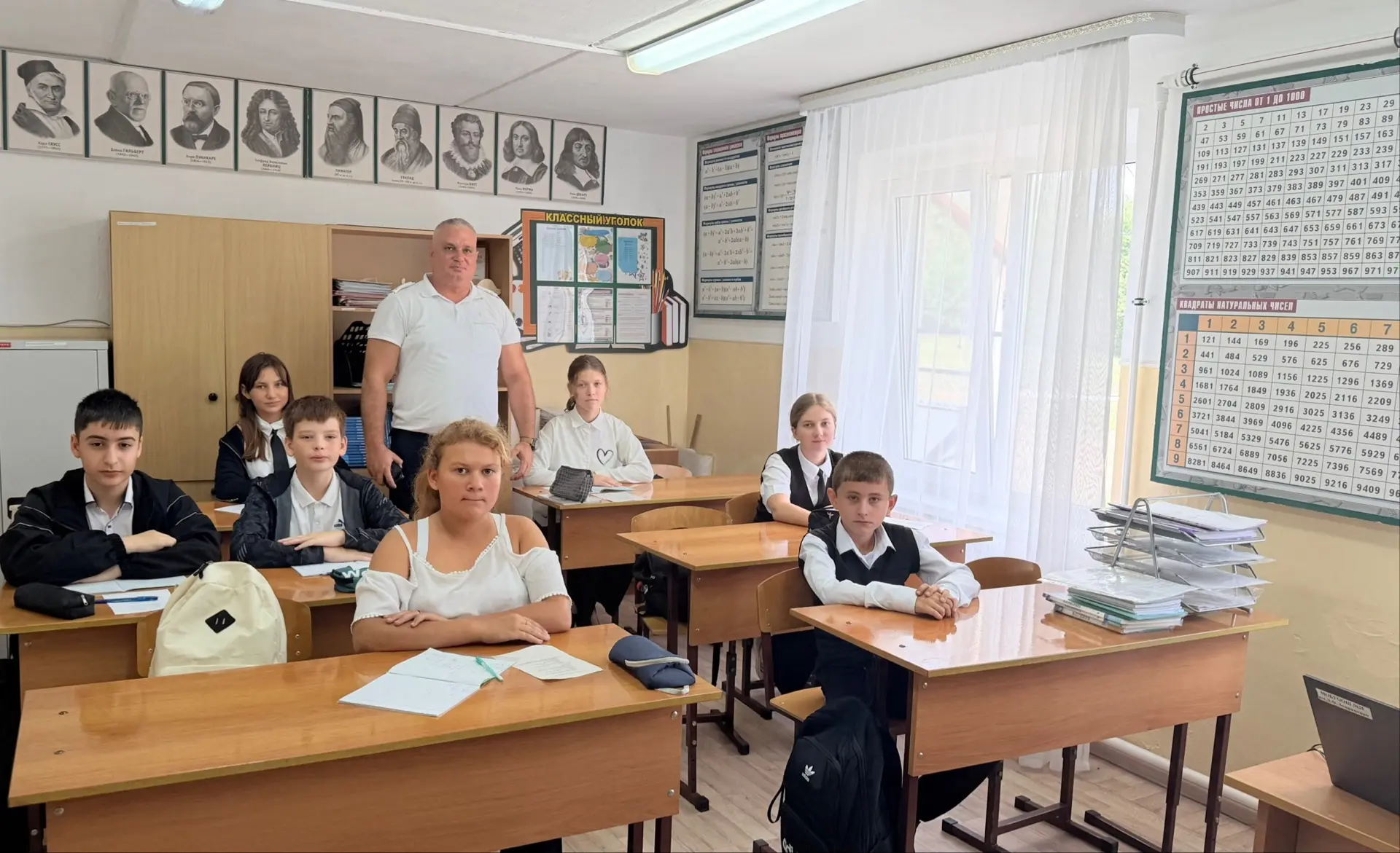 🚔 Важная встреча в школе.