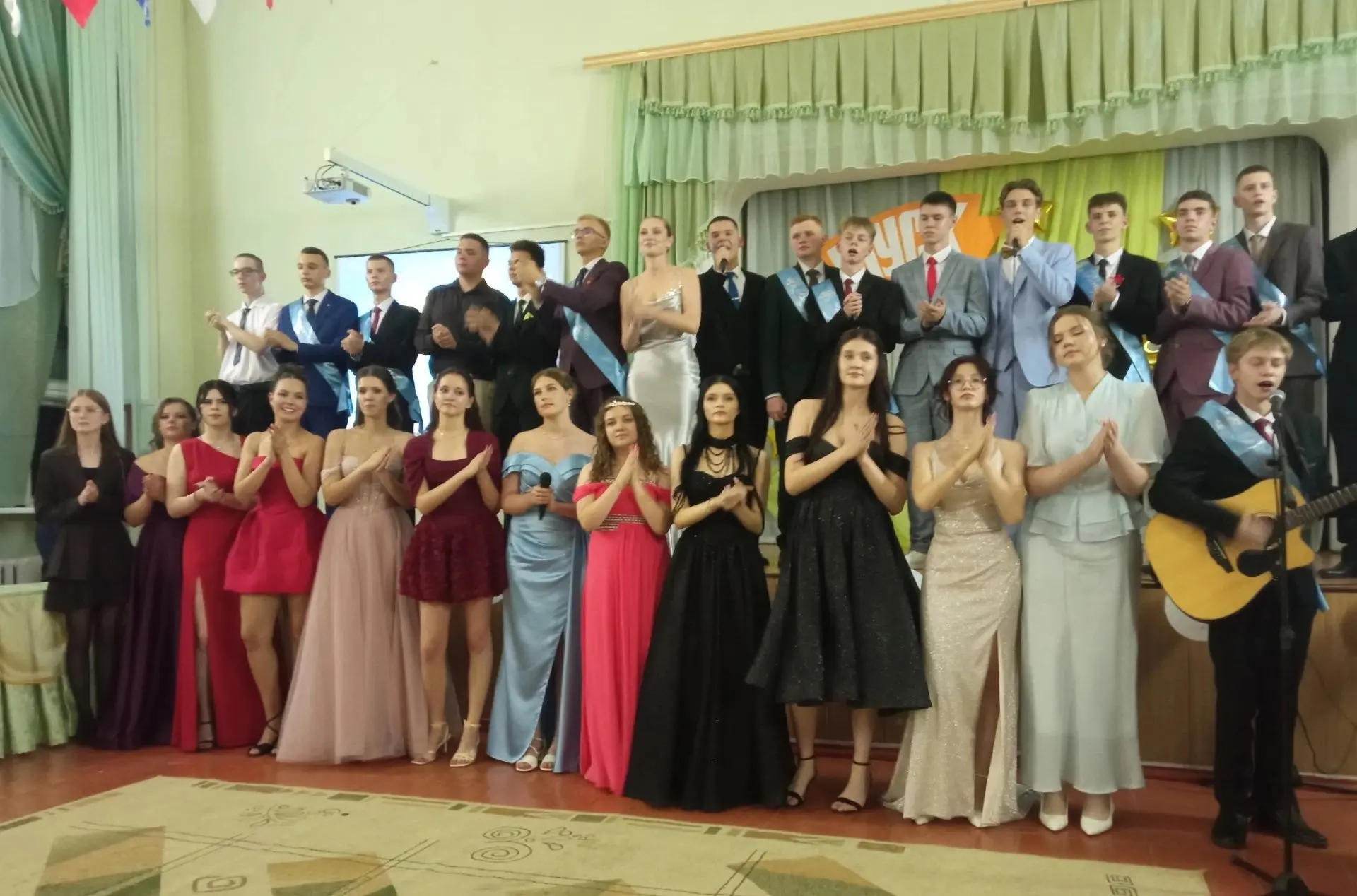 🎓 Вчера, 27 июня, в нашей школе прошел выпускной вечер для выпускников 11-х классов!