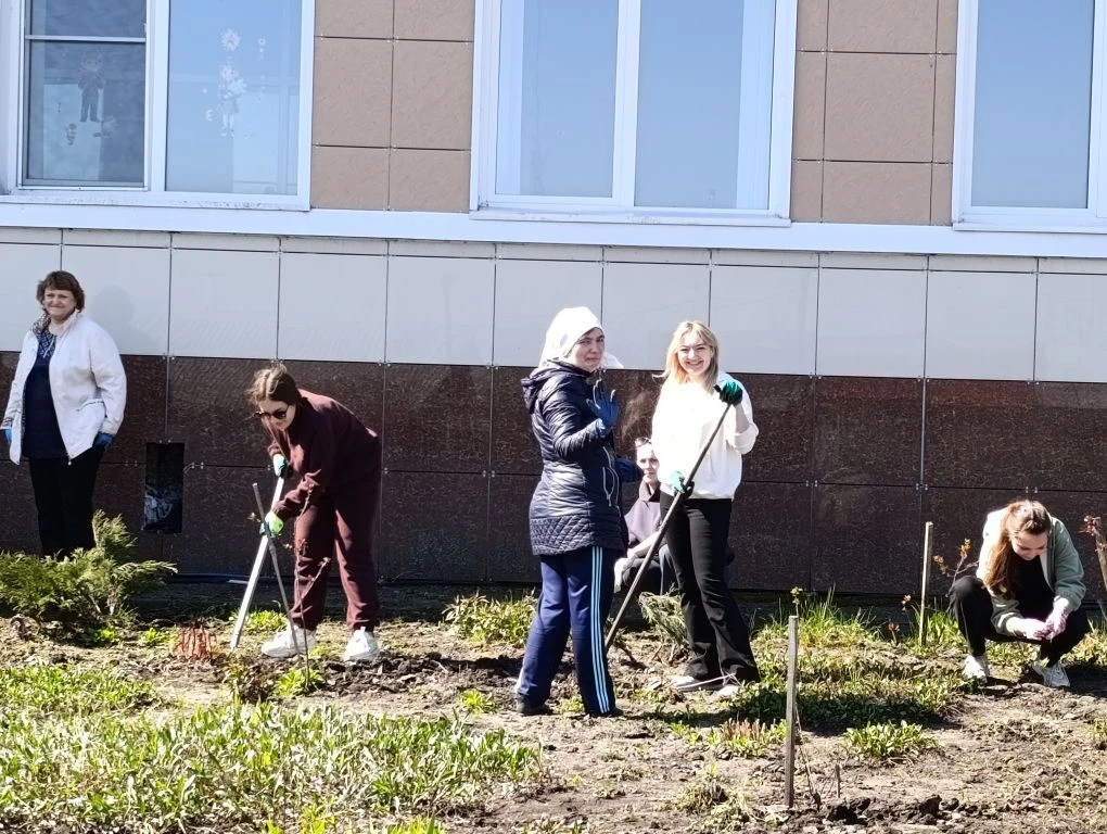 🌿 Солнце, воздух и общее дело: как Татановская школа встретила весну трудовым десантом  Сегодня наша