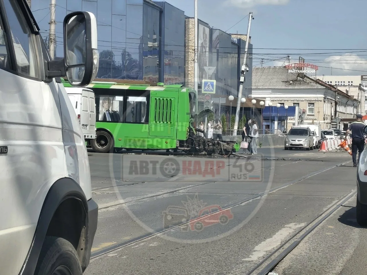 В минтрансе региона прокомментировали ситуацию с выпавшим двигателем "Волгабаса" в Курске 
 
На мину