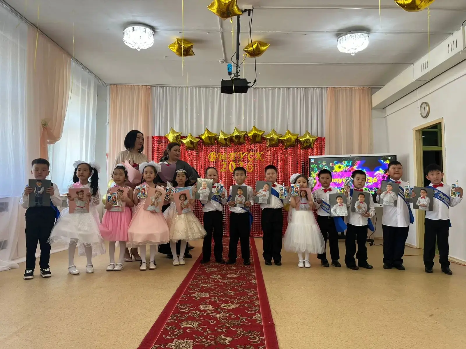 22 мая в нашем садике провели праздник "Проводы в школу"