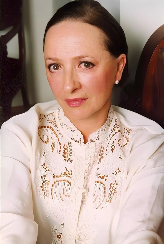 Ксения Рябинкина родилась в семье профессора-геофизика, но с искусством была связана с ...