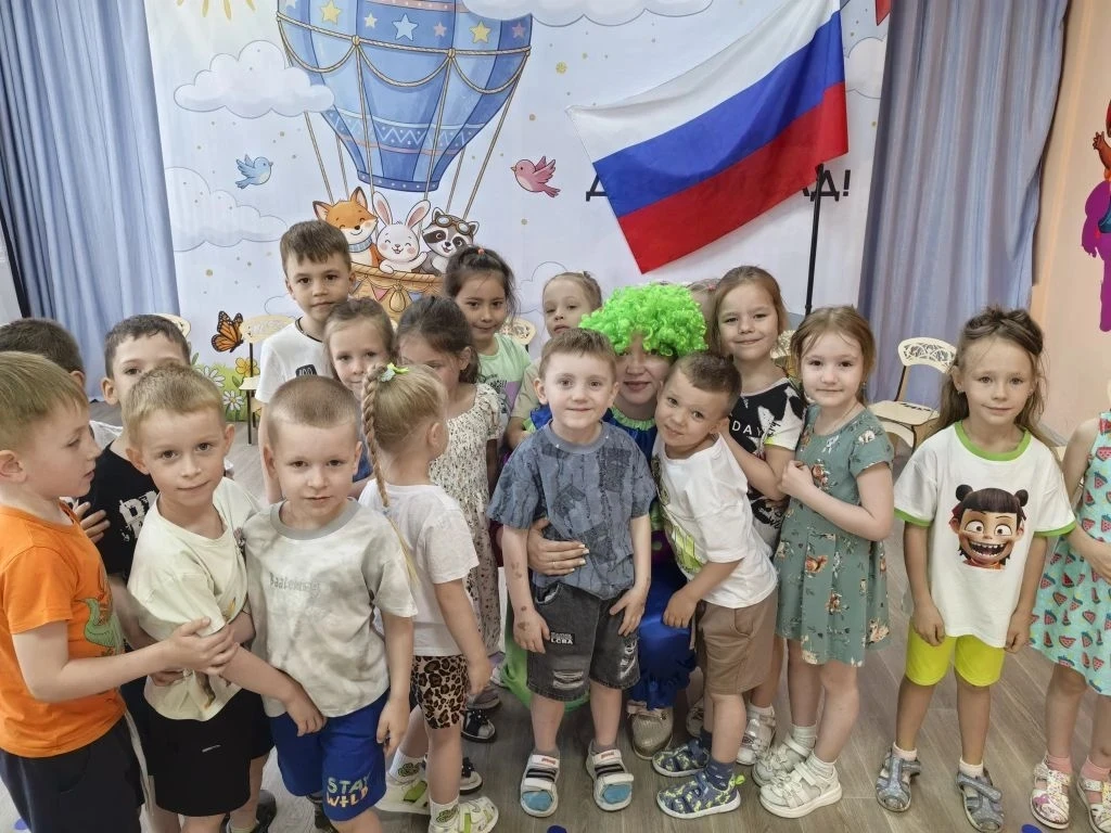 Игровая программа в подготовительных группах  на день друзей "Спасем планету"🌏