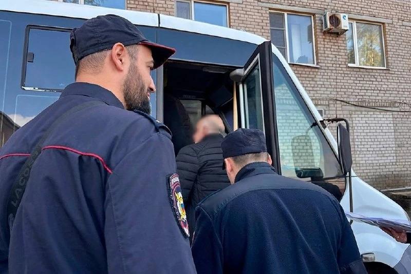 В Череповце мигрант продолжал работать, не зная, что его уволили