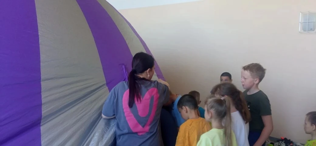Летние каникулы в нашей школе продолжаются ярко и с пользой.  В гостях у воспитанников ...