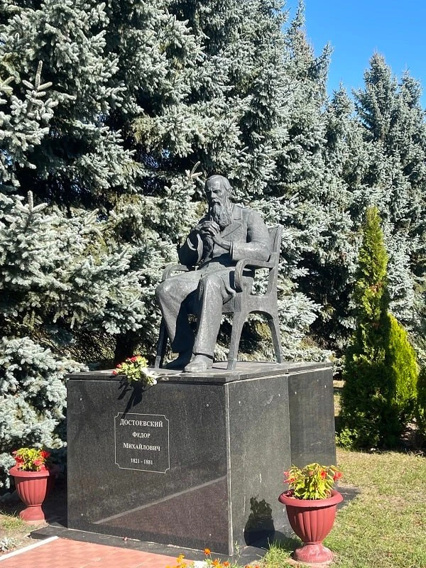 📃 В 150 км к юго-востоку от Бреста, в тиши белорусского Полесья, расположено село Дост...