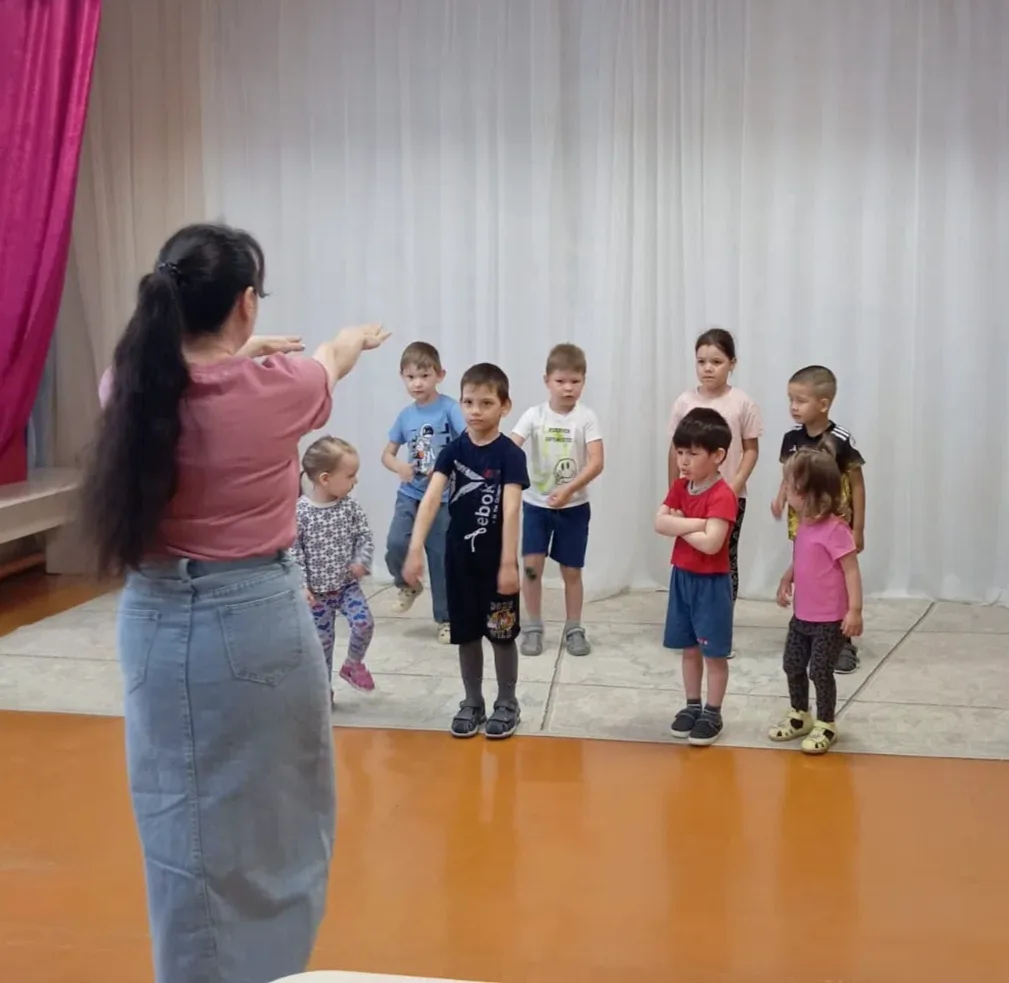 Каждое утро в нашей группе начинается с зарядки — и это не просто упражнения, а настоящий ритуал бод