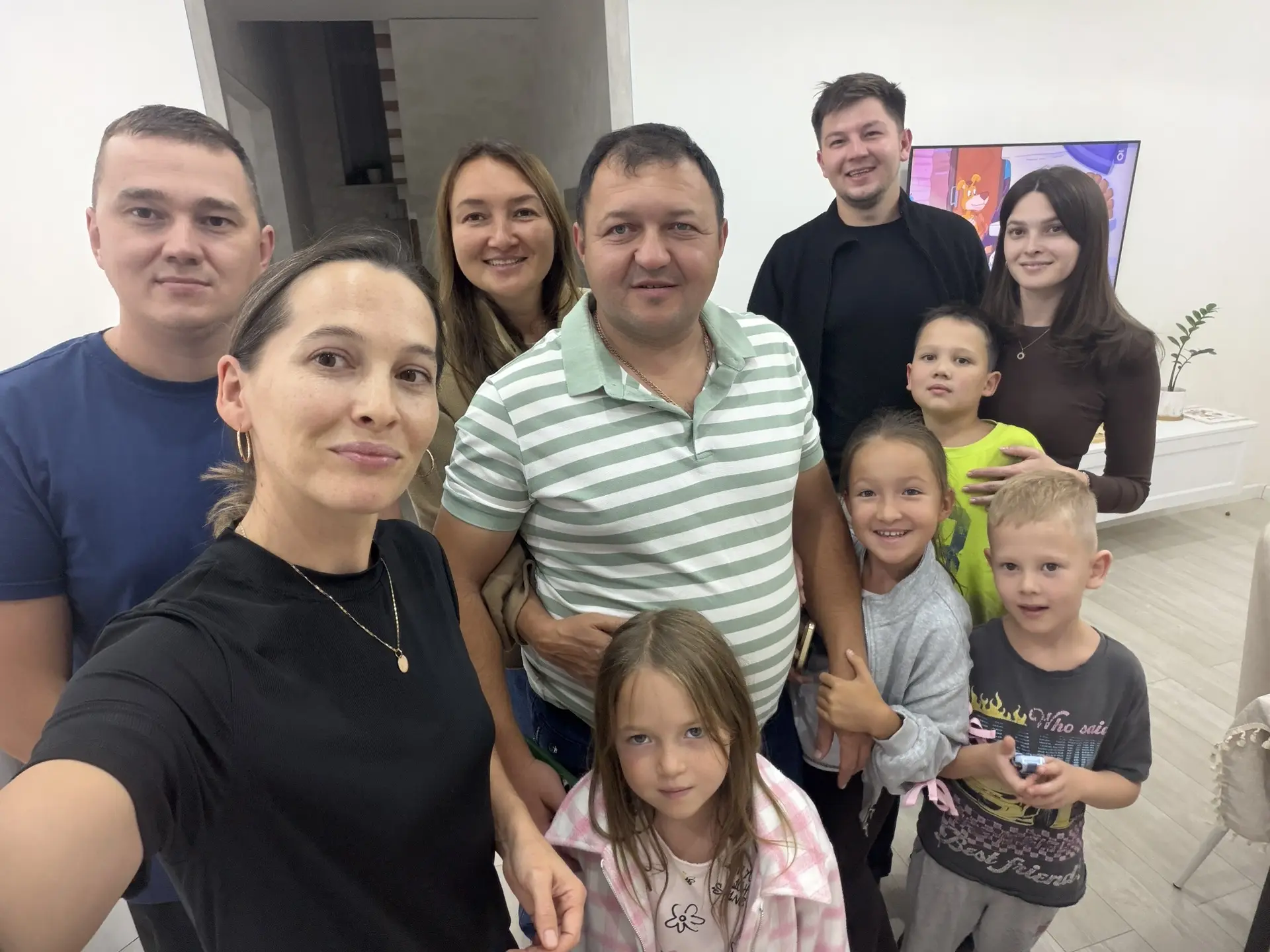 Уже который год зову родных и накрываю стол🙌