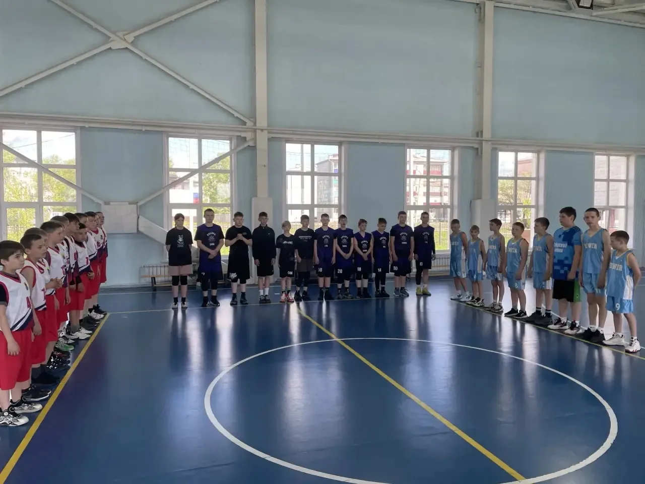 🏀 Серебро у парней! Наши баскетболисты из с. Карымск достойно выступили на межрайонных соревнования
