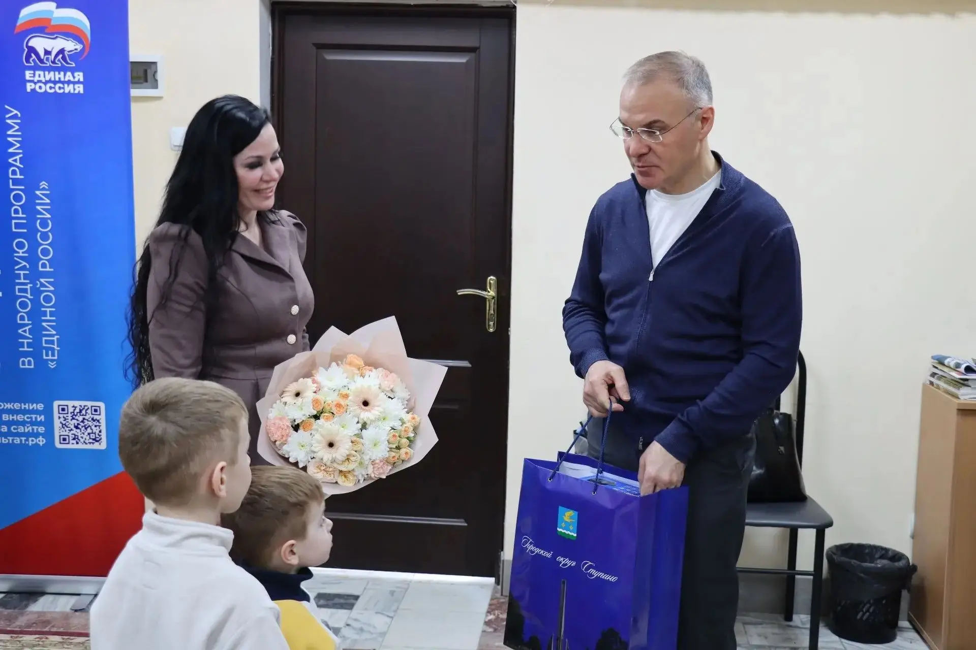 🎂 Когда рядом есть поддержка: депутат Госдумы Александр Коган поздравил сына погибшего участника СВО