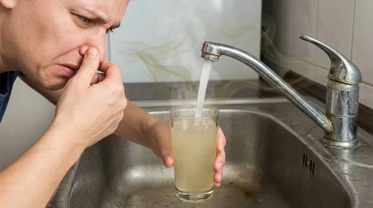 Вилючинцам привезут воду!

Пить из-под крана в Рыбачьем всё ещё небезопасно.

Как сообщили 112 КАМЧА