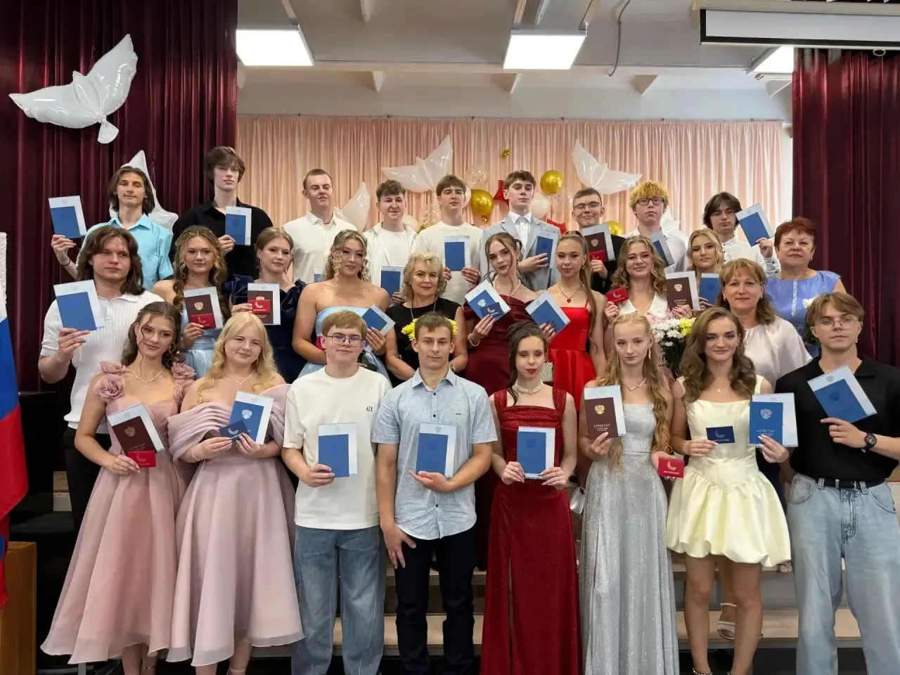 🎓 Вручение аттестатов — точка отсчета нового пути!

2 июля 2026 года в нашей школе прошло торжестве