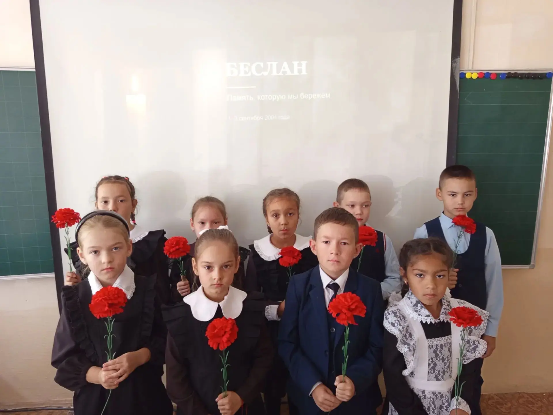 Единство и память: в школе прошли мероприятия, посвященные Дню солидарности в борьбе с ...