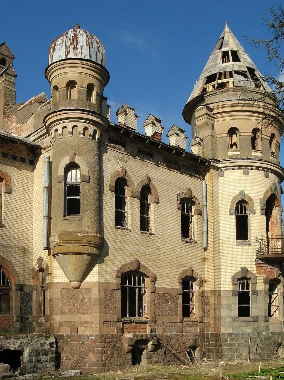 Сказочный замок и прогулка у воды: новый маршрут в Ленобласти 🏰

Вот идея, чтобы уехать на весь ден