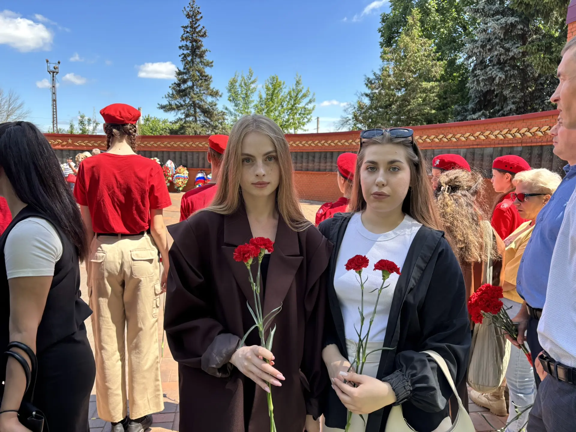 🌹 В День памяти и скорби - 22 июня студенты Державинского приняли участие во Всероссийской Минуте м
