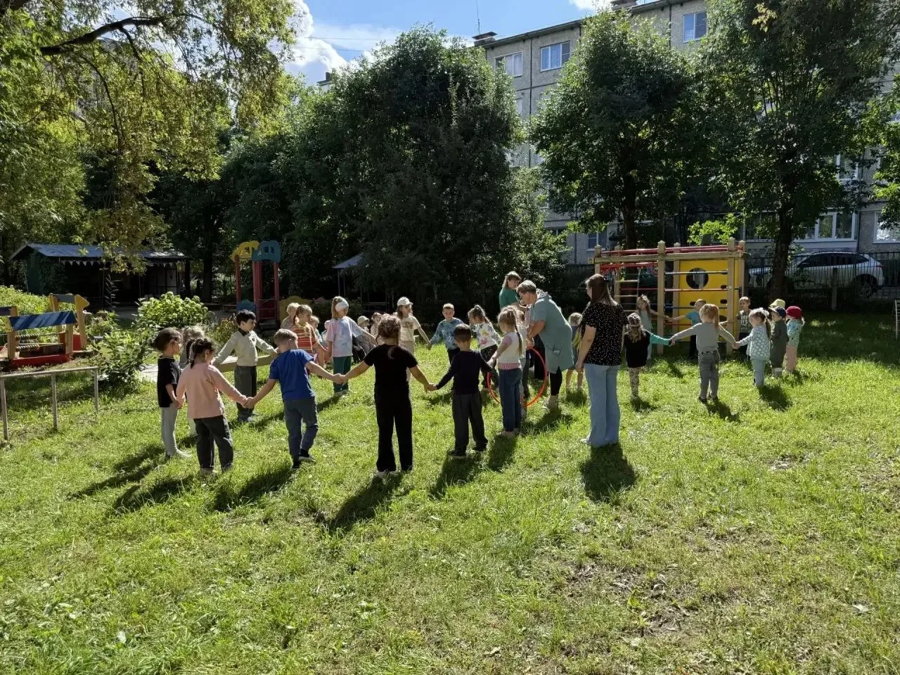 День Государственного флага Российской Федерации в нашем саду для всех наших групп прош...