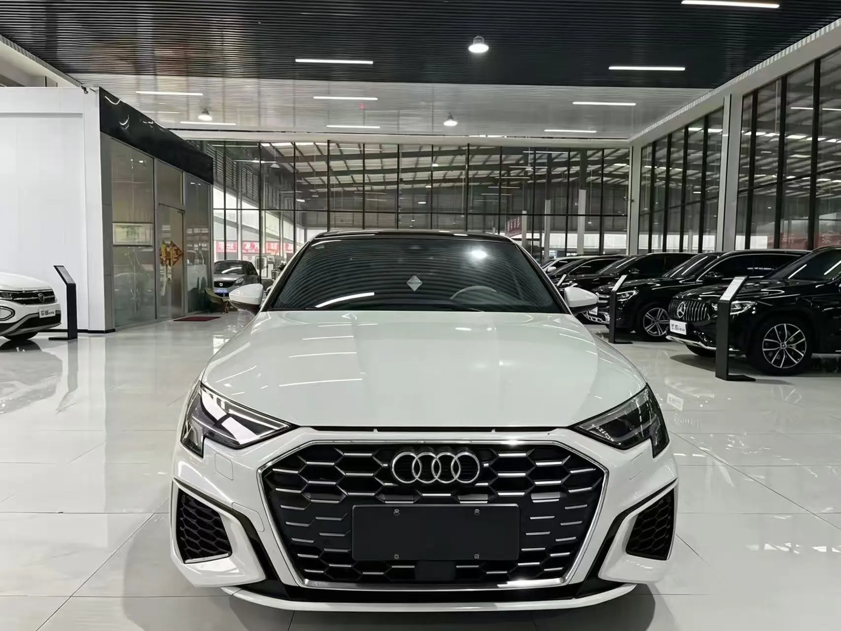 Автомобиль под заказ. 

Audi 2023 A3L Limousine 1.4TFSI 35TFSI 

✅2023 год
✅ 1.4 литра на 150 л.с. 
