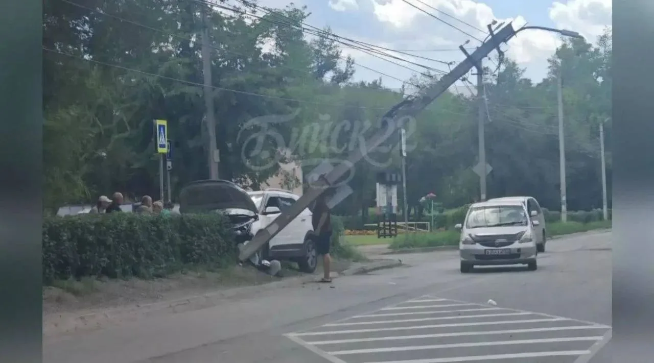 жёсткое ДТП произошло на Социалистической в Бийске.

Известно, что пострадали два человека.