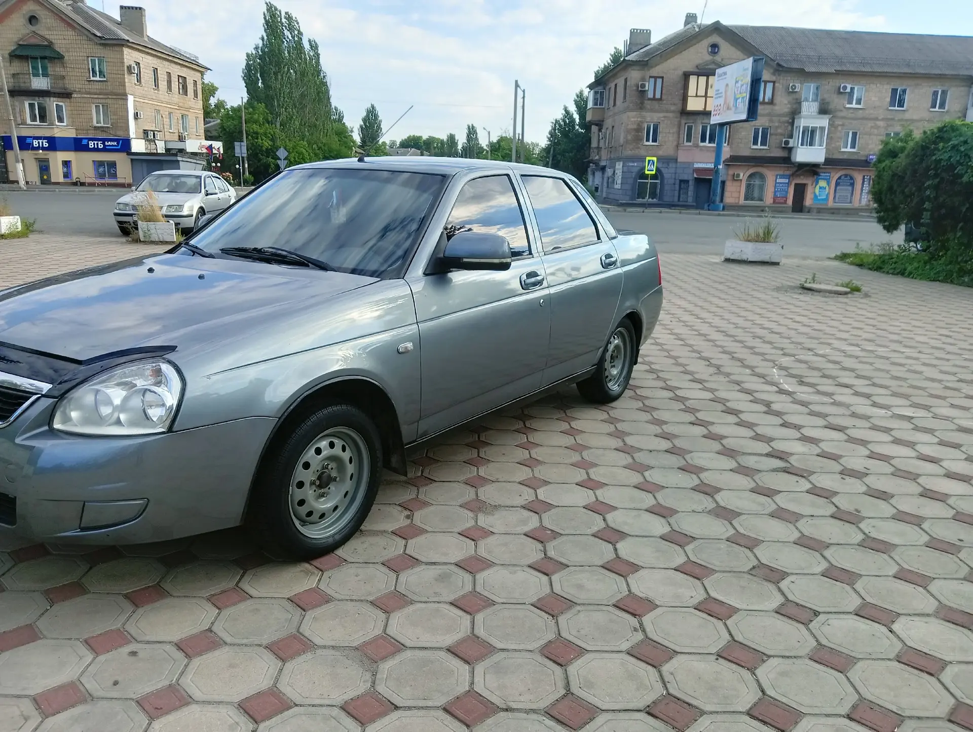 Продаётся приора 2011 года, кондиционер нужно заправить, центральный замок, сигнализация, стеклоподъ