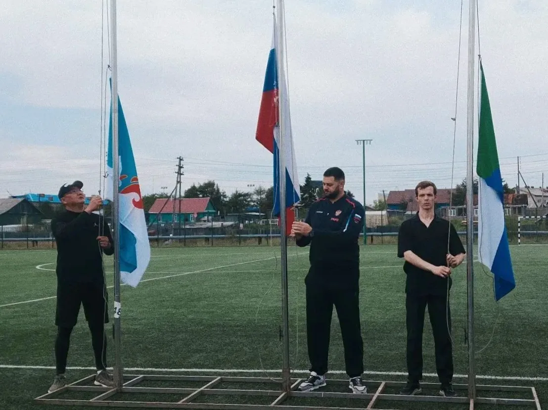 В Охотске День российского флага отметили соревнованиями по русской лапте
