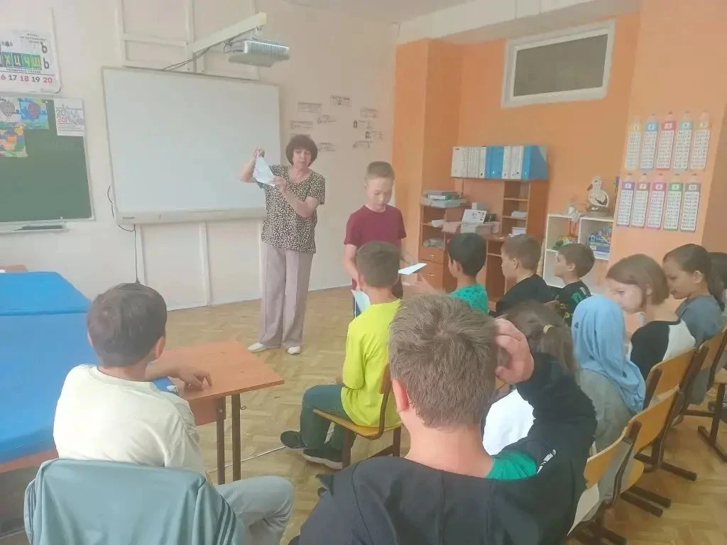 Сегодня прошёл насыщенный и увлекательный второй день нашего пришкольного лагеря! Ребят...