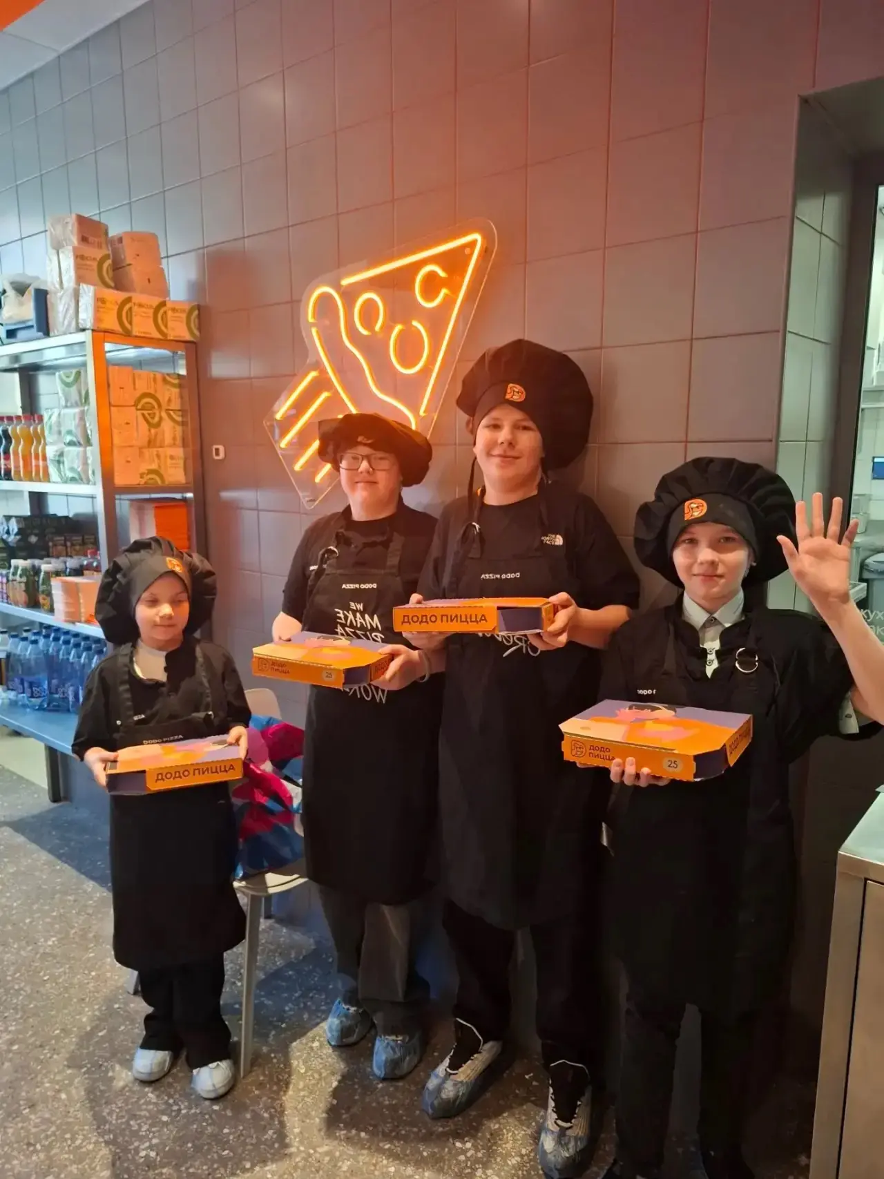 📚 Путь к профессии со вкусом: 6 «А» класс на экскурсии в «Додо Пицце» 🍕