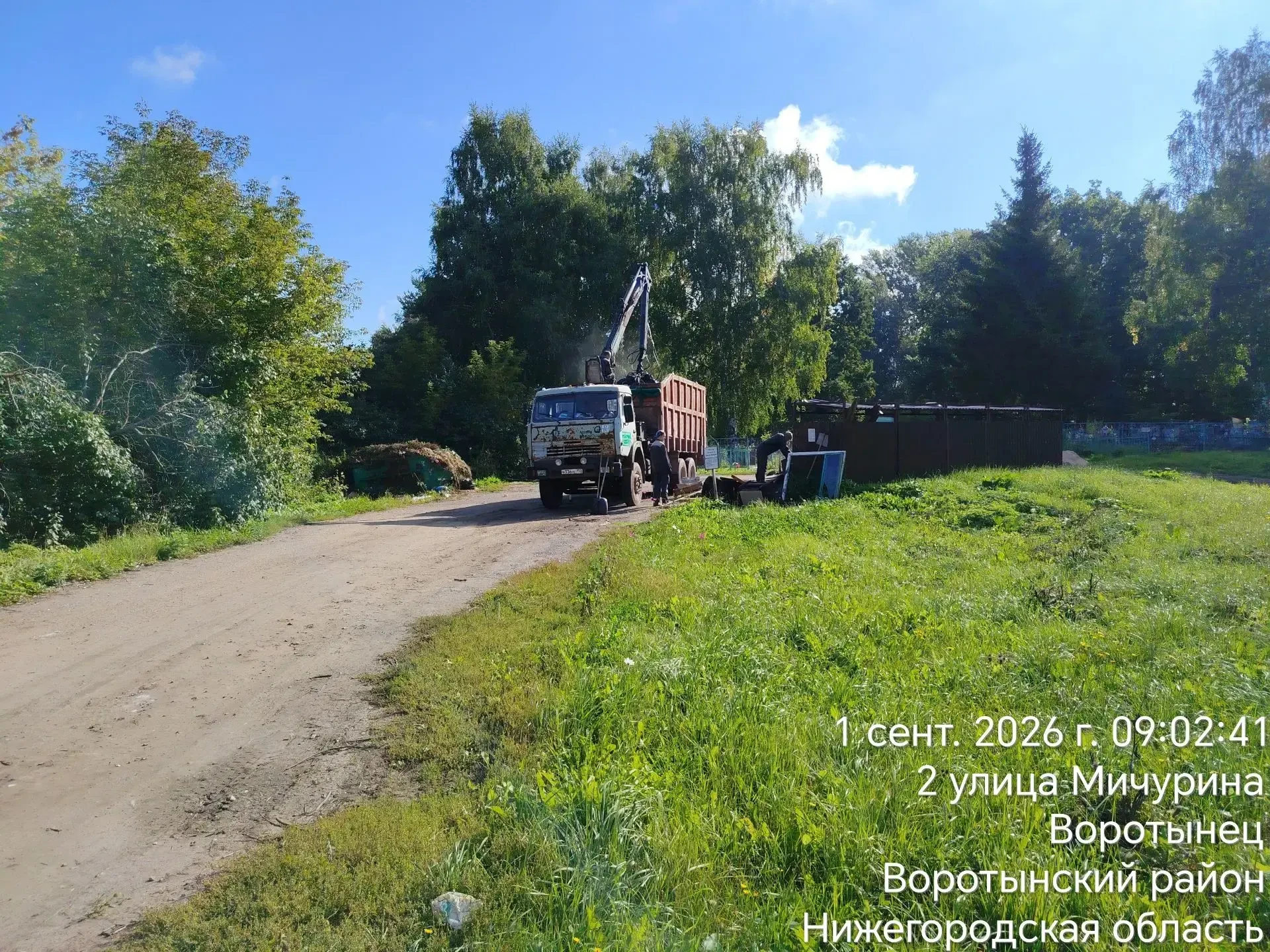 Произведён вывоз крупногабаритного мусора по адресу: р. п. Воротынец, ул. Мичурина.