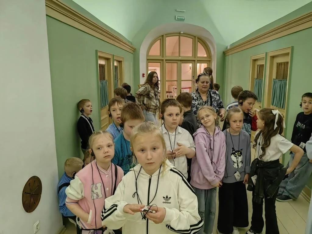 Экскурсия 2 «Б» класса в Екатерининский дворец и Лицей, — это не просто прогулка по музею, а настоящ
