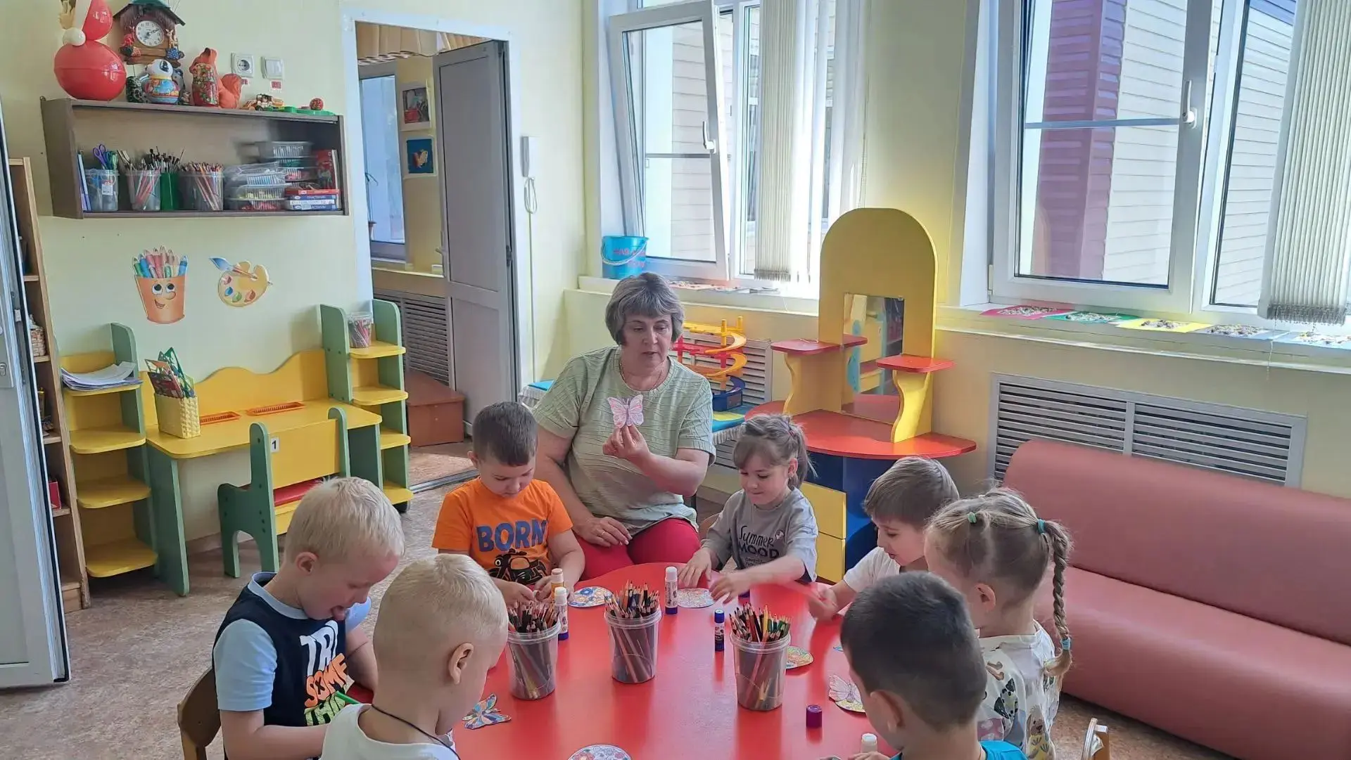 🦋«Бабочка на полянке»: творим вместе! 🦋
В старшей группе «Паровозик» МБДОУ детского сада «Солнышко