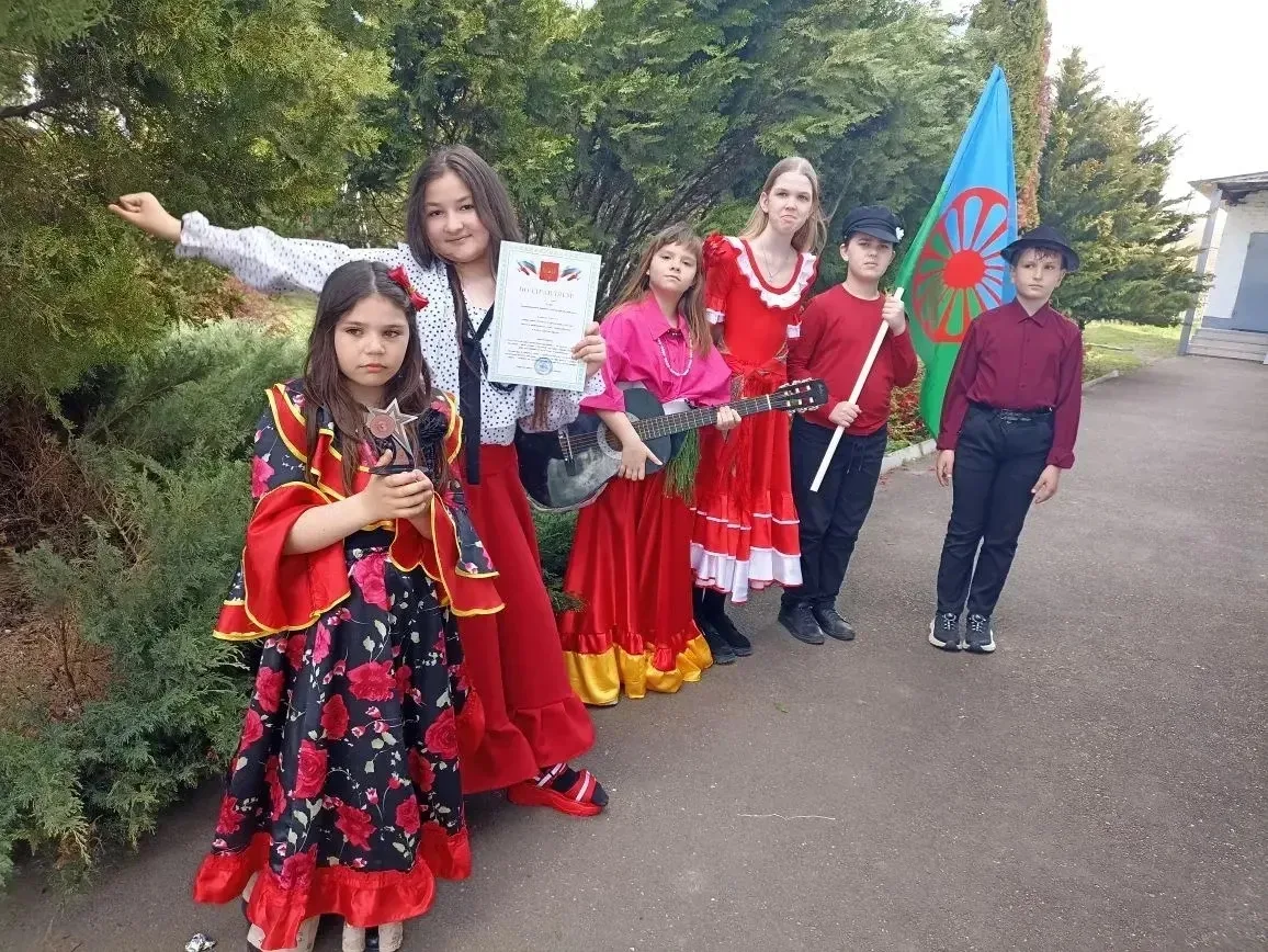 В МБОУ ООШ № 9 имени А.П .Маресьева.,прошло масштабное мероприятие 🎊, посвящённое ярмарке народов и 