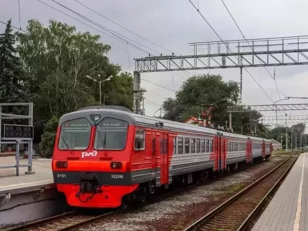 🤯 В Ростовской области подростки взломали дверь ж/д станции и прятались в здании