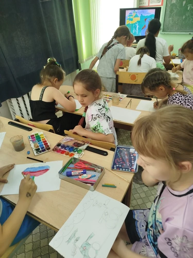 Девятый день лета в оздоровительном лагере «Веселые ребята» ознаменовался грандиозным «Днем России».