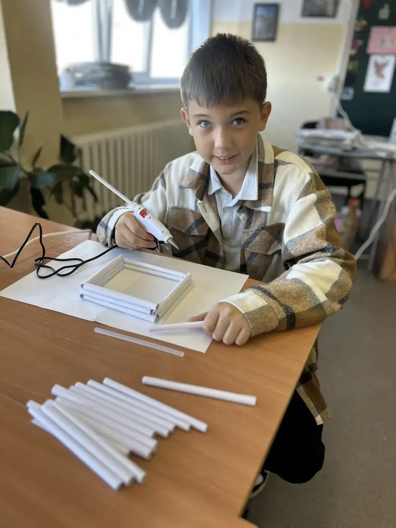 📍Ученики 6 «Д» класса на уроках изобразительного искусства выполнили проектную работу ...
