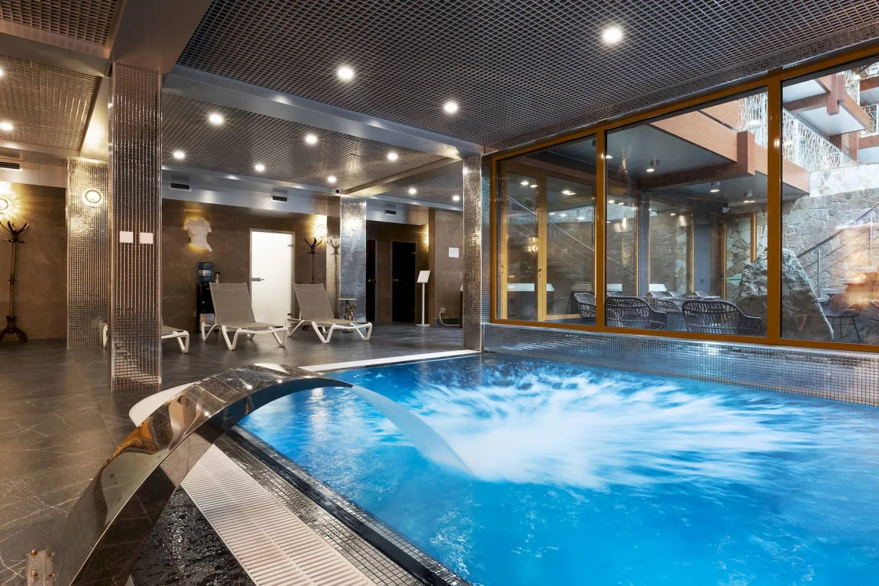 Stellar Chalet 4*, Эсто-Садок
крытый бассейн и термальная спа
22.06 - 25.06 вкл. по 3000 сутки